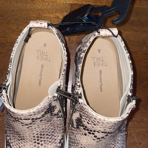 Time & Tru Bootie Sneakers - Picture 8 of 9